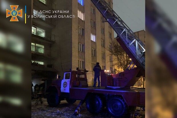 У Луцьку під час ліквідації пожежі в гуртожитку врятували трьох студентів, ще 76 людей евакуювали