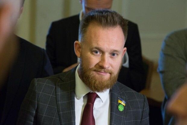 Нардеп-«антивакцинатор» дорікає українцям за щеплення від коронавірусу (Відео)