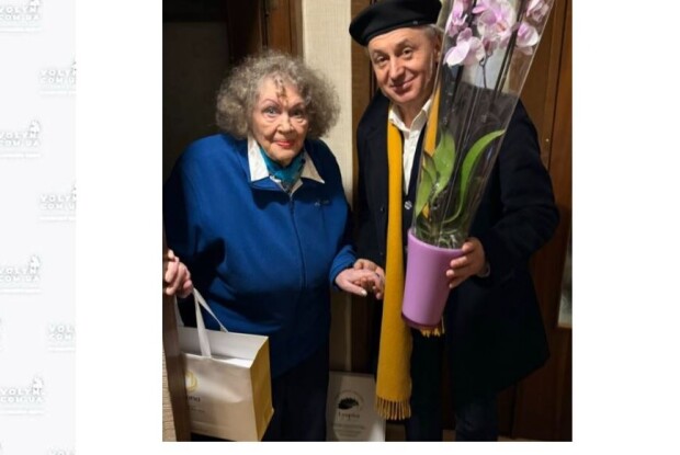 Чому Ліні Костенко на 94 роки подарували саме таку орхідею