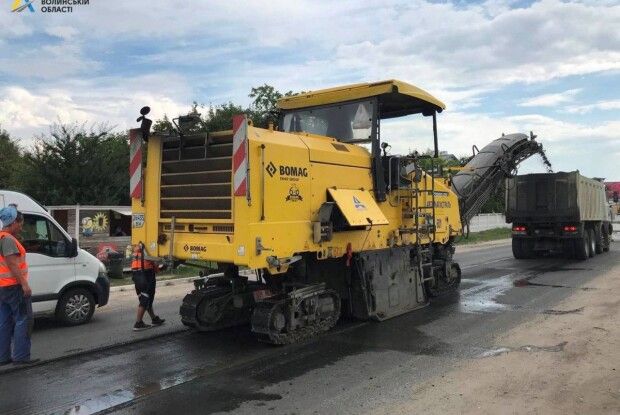 Почали ремонтувати дорогу на під’їзді до Володимира-Волинського