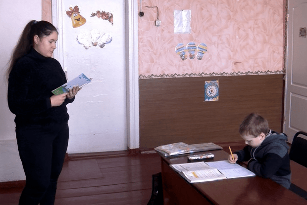«Доведеться їздити в інше село, щоб вколоти сину інсулін»: на Волині закривають гімназію
