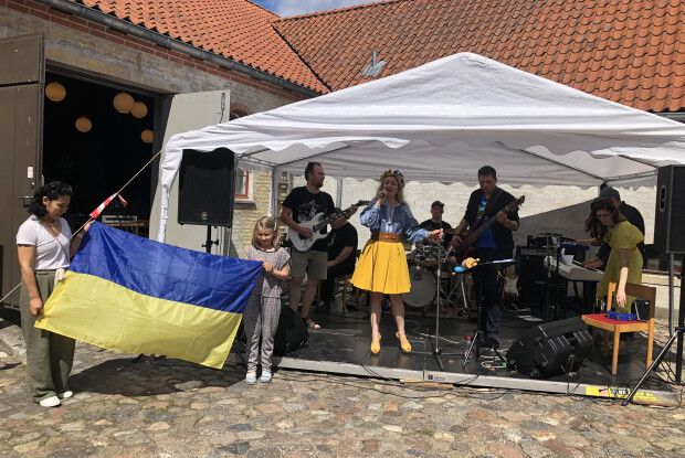 Землячка Володимира Зеленського створила в Данії інтернаціональний гурт, який співає українські пісні (Відео, фото)