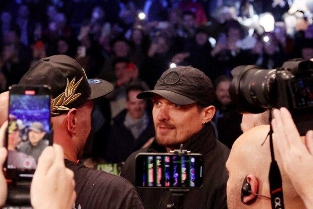 «Бій століття» : підписаний контракт на поєдинок Усик - Ф'юрі 