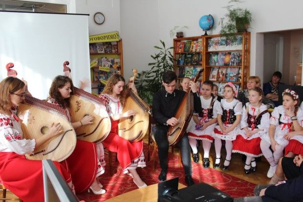 У Волинській обласній бібліотеці для дітей відбулися фольклорні посиденьки