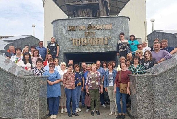 З молитвами про Перемогу: горохівські освітяни побували на святих місцях (Фото)