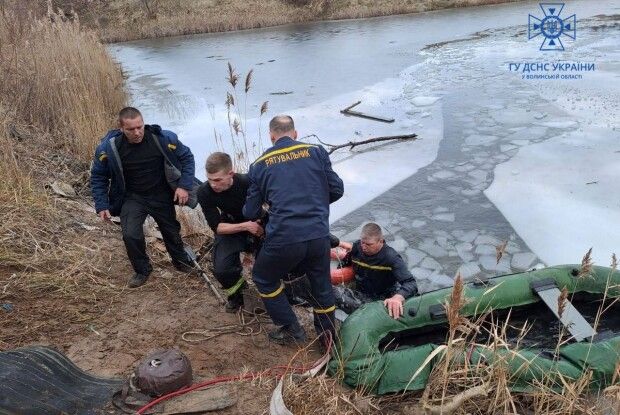 Діти, які вчора провалилися під кригу на Волині, - у критичному стані