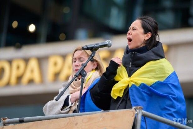 Наталя Кличко заспівала гімн України на мітингу за мир у Гамбурзі