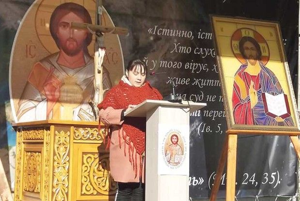 Після 4 днів і 3 ночей безперервного читання Святого Письма селяни вирішили Слово Боже… переписати