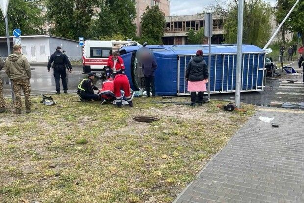 Аварія на Волині: 18-річна водійка та ще семеро осіб отримали травми