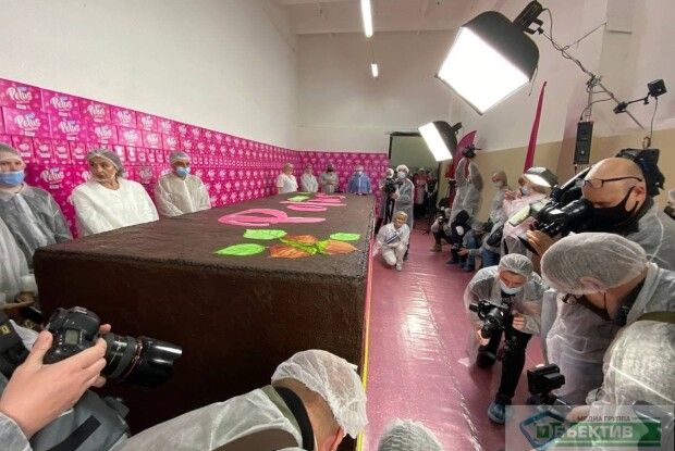 Світовий рекорд: в Україні створили шоколадний батончик вагою 3 тонни (Фото. Відео)