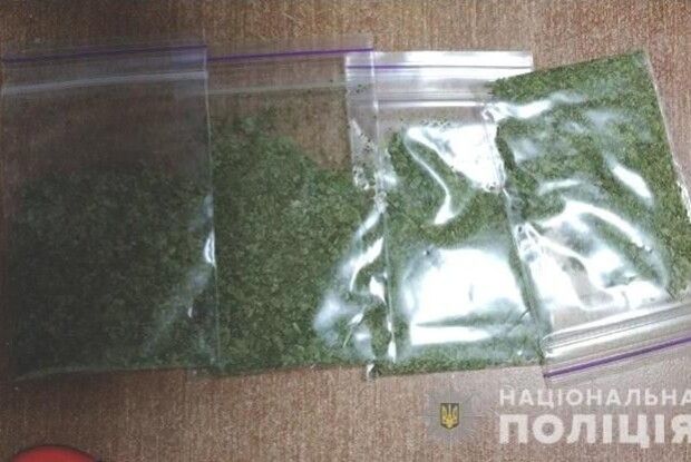 У Любешові злапали молодика з чотирма пакунками марихуани