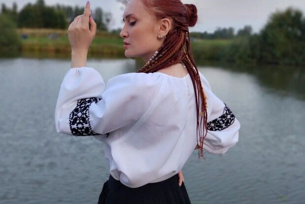 «Сьогодні я люблю у тобі все-все. Особливо – мертву москальню під їхніми поржавілими бляшанками»