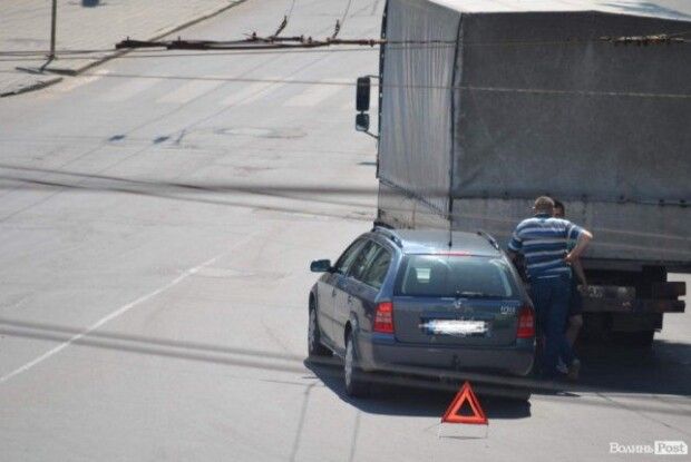 У Луцьку зіткнулися легковик і вантажівка 