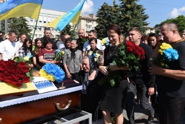 У Рівному попрощалися із 30-річним загиблим Героєм (Фото)