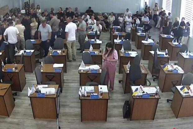 У Рівному на сесії міськради через парковку побилися депутати з підприємцями (Відео)