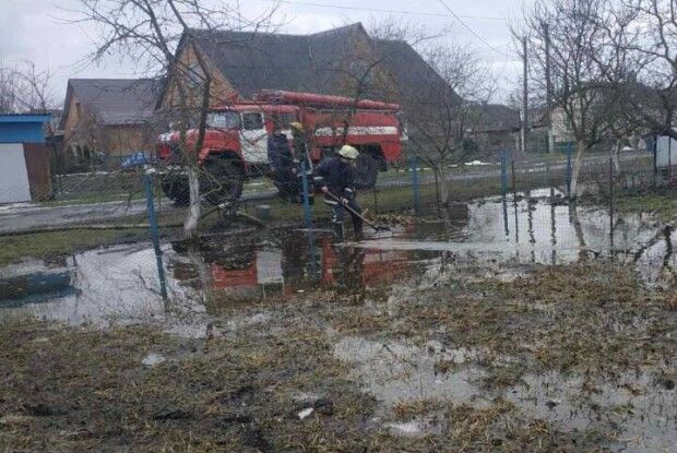 На Турійщині почало підтоплювати садиби (Фото)