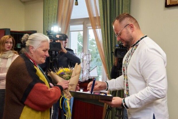 Мама загиблого героя Сергія Сулими отримала відзнаку за сина (Фото)