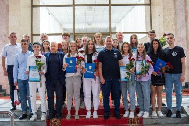 Кварцяний вручив нагороди футболісткам клубу «Ладомир» - чемпіонкам України!