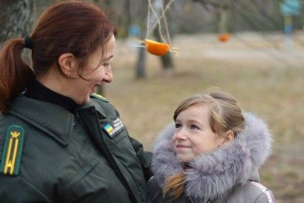 Як зробити «апельсинове свято на пташиній вулиці», знають самі і вас навчать учні Підкормільської школи 