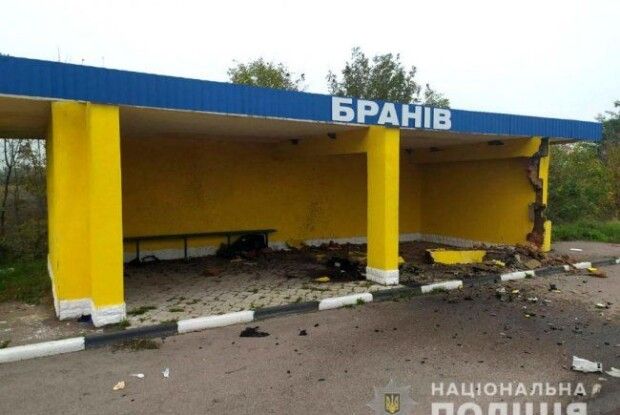На Рівненщині водій вдарив себе ножем, а потім в’їхав у зупинку