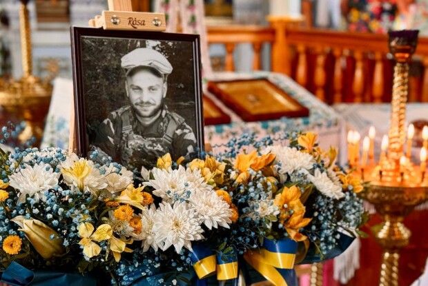 Нововолинськ провів в останню земну дорогу Героя Дмитра Хрищука