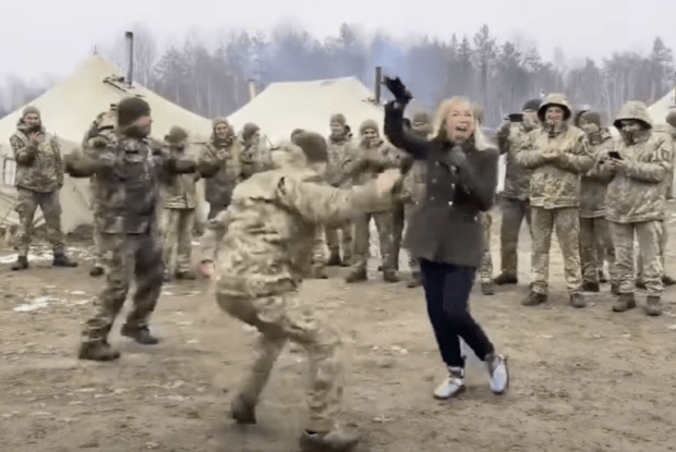 Тоня Матвієнко станцювала і заспівала на українсько-білоруському кордоні (Фото. Відео)