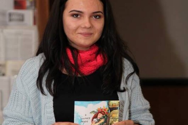 20-річна донька загиблого Героя створила серію поштових листівок «Слава воїнам АТО» (Фото)