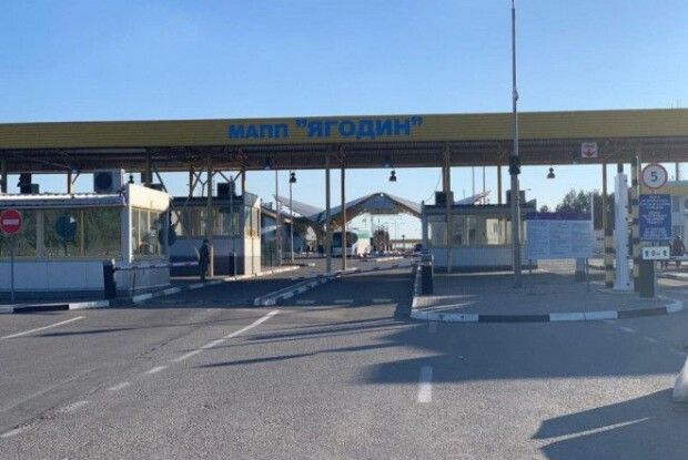 На «Ягодині» затримали 20-річного українця, який віз за кордон електрошокер