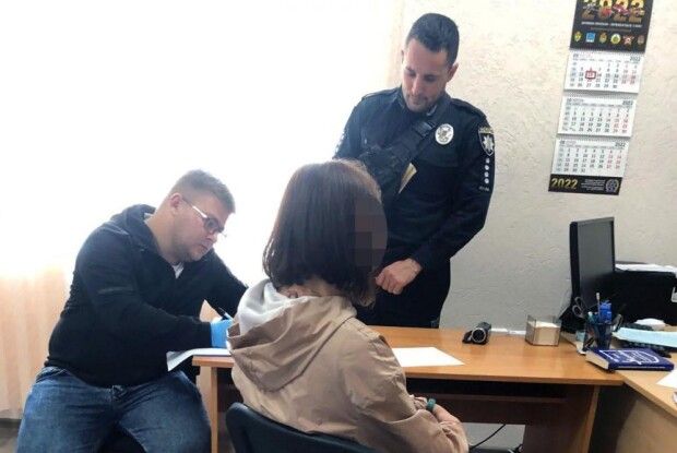 Гнала вдома самогон: жительку рівнещини втрєтє затримали поліцейські 