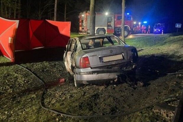 У Польщі в авто заживо згоріло двоє людей: подробиці трагедії