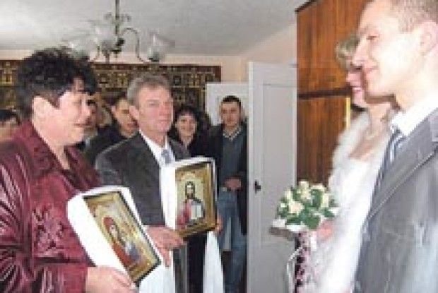 БАТЬКІВСЬКЕ БЛАГОСЛОВЕННЯ ДІТЕЙ, ЯКІ ЙДУТЬ ДО ВІНЧАННЯ