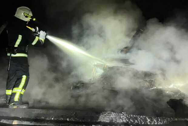 На Волині серед ночі невідомі підпалили склад дошок