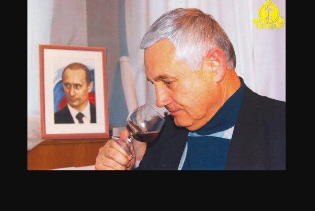 Шок: у директора «Ужгородського коньячного заводу» знайшли не тільки портрет путіна