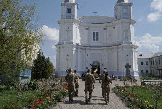  Загинув через місяць після шлюбу: на Волині попрощались з Героєм Любомиром Картишевим