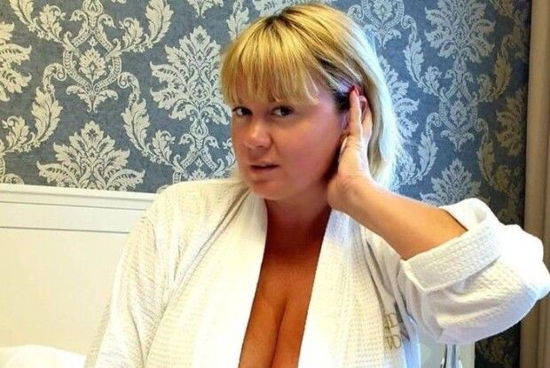 «Перевернувся через кермо й упав!»: українка з найбільшими грудьми зізналася, що її декольте може стати причиною ДТП (Фото)