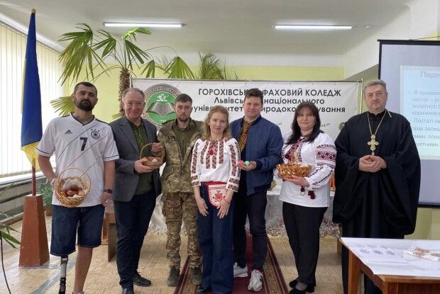 У коледжі на Волині творили писанки для захисників (Фото)