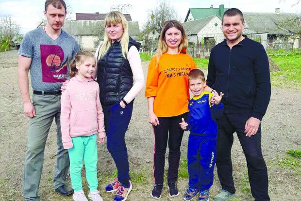 Переселенці із Харкова в Переспі на Волині вже й городець посадили (Фото)