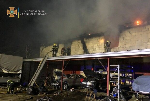 На Волині горіли гаражі 