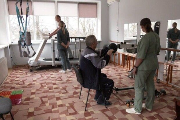 Як лікують поранених бійців у райлікарні на Волині (Відео)