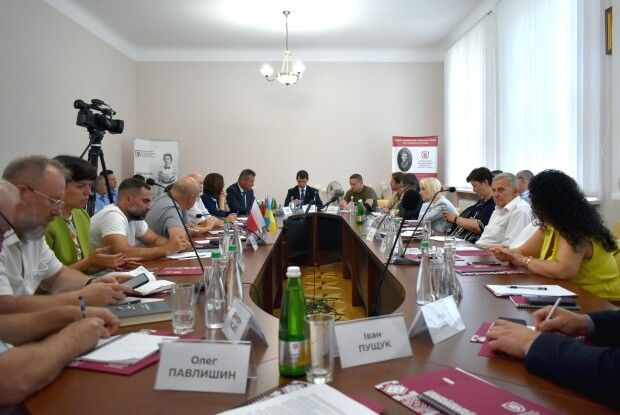 У Луцьку українські історики обговорили шляхи деполітизації історичної спадщини України та Польщі