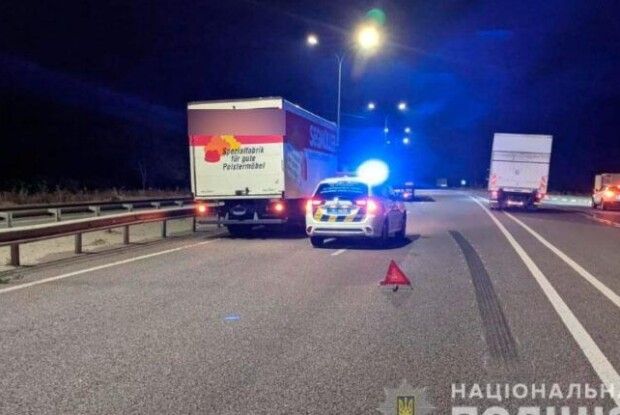 Жінку на швидкості збила вантажівка