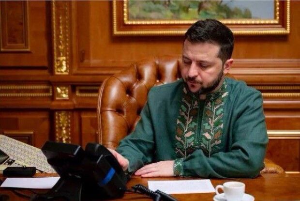 Вишиванку Зеленського продали за $100 тисяч 