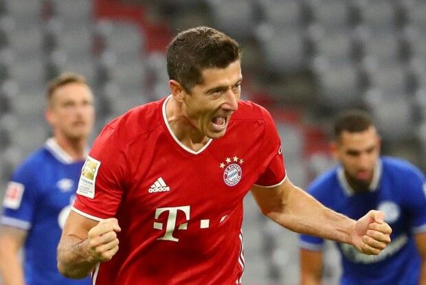 На старті нового сезону в Бундеслізі «Баварія» знищила «Шальке»