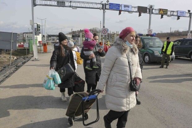 Польща дозволила біженцям з України жити і працювати 18 місяців, терміни можуть подовжити