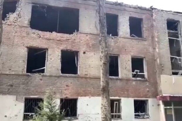 У Запоріжжі росіяни 5 ракетами зруйнували школу-інтернат (Відео)
