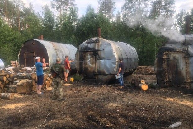 На Рівненщині ліквідовано підпільні цехи з виробництва деревного вугілля (Фото)