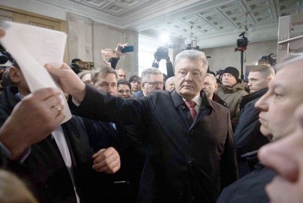 У ДБР 7 годин не хотіли реєструвати звернення родин Небесної сотні!