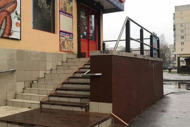 Луцькі муніципали закликали підприємців прибирати сніг і лід  