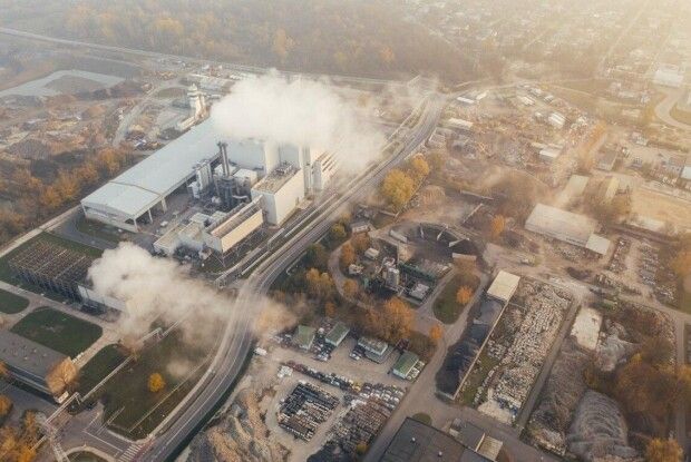 Окупанти спрямовують зброю з бронетранспортерів на працівників, коли ті входять на ЗАЕС