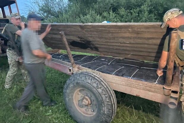 Чи дізнаються правоохоронці про волинського кулібіна, який виготовив такий причеп-схованку? (Фото)